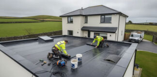 install-rubber-roofing